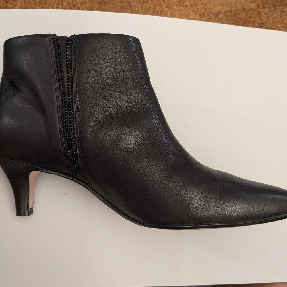 Clarks Linvale Sea Womens Ankle Booties. Black size US 11 wide